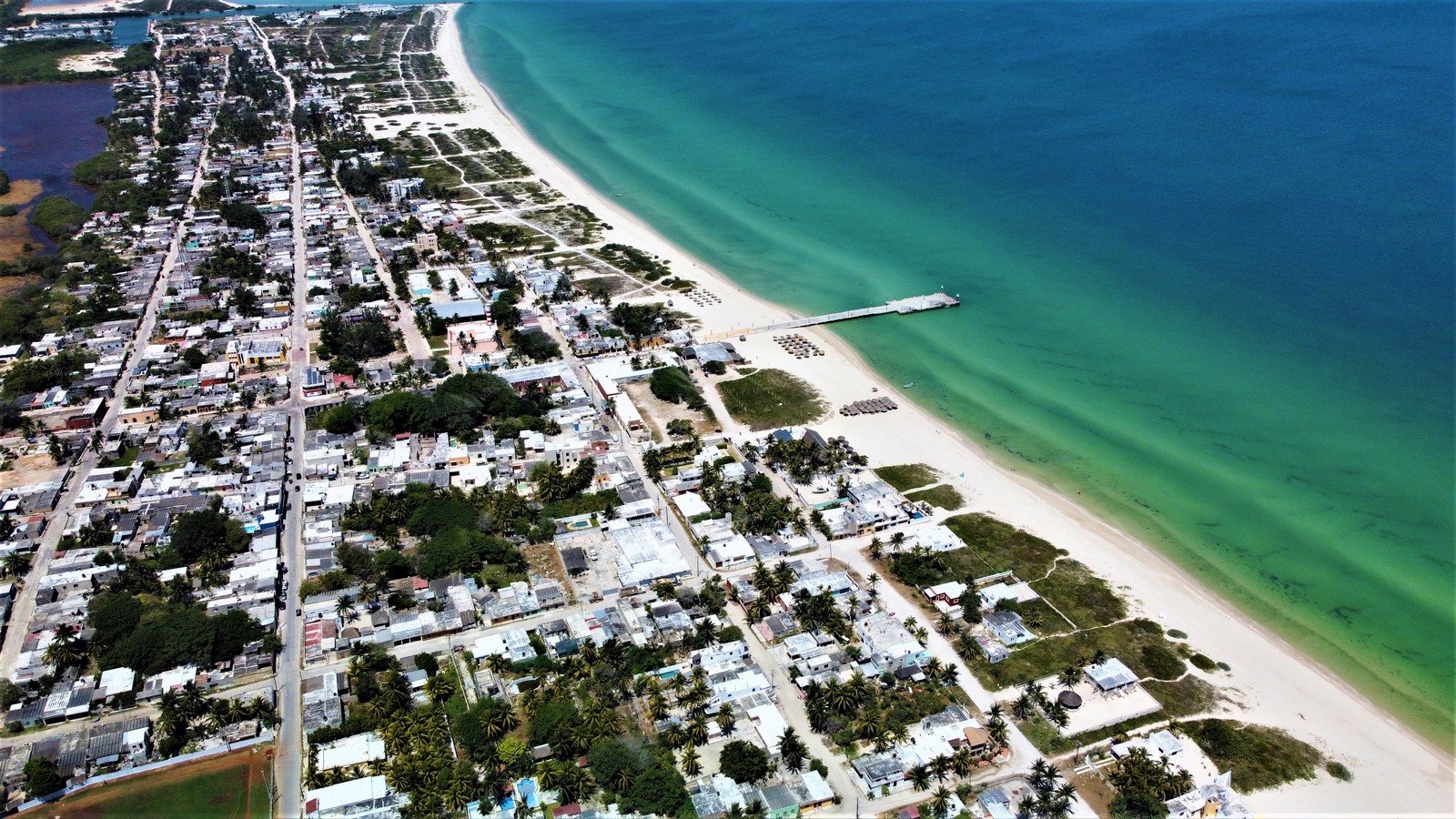 Sisal Beach Yucatán vista desde dron